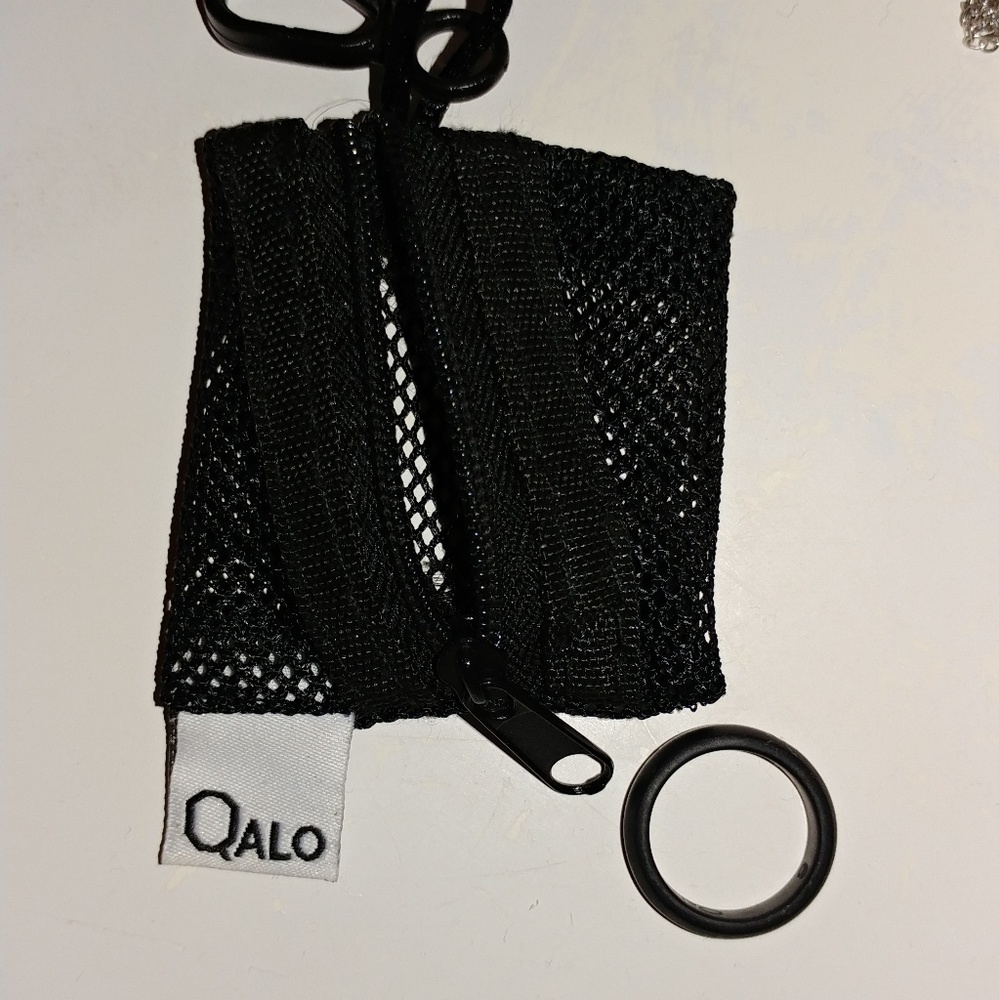 Black size 6 qalo ring